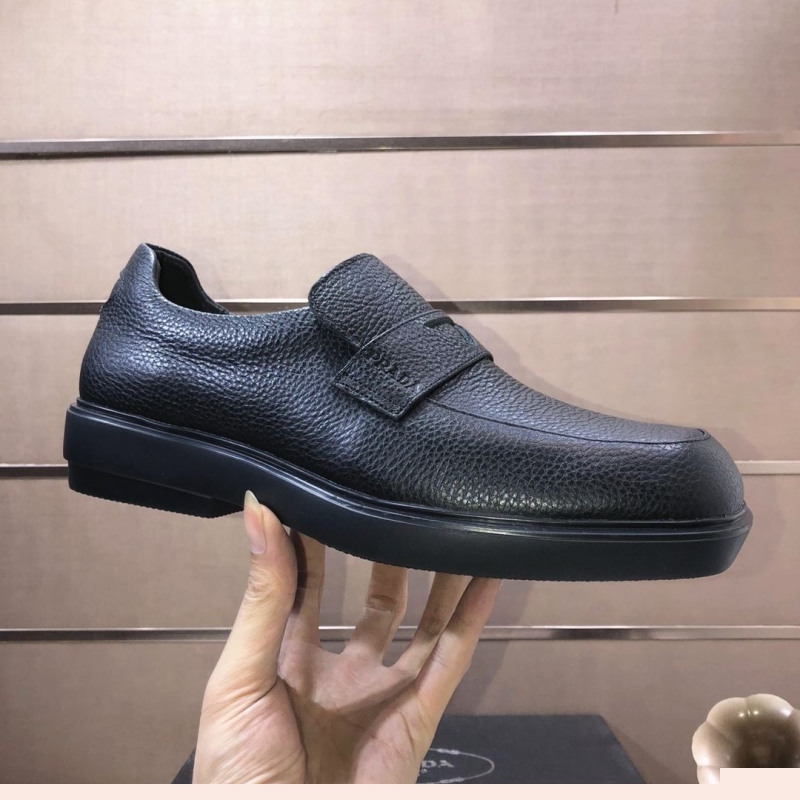 Pra*a leather shoes